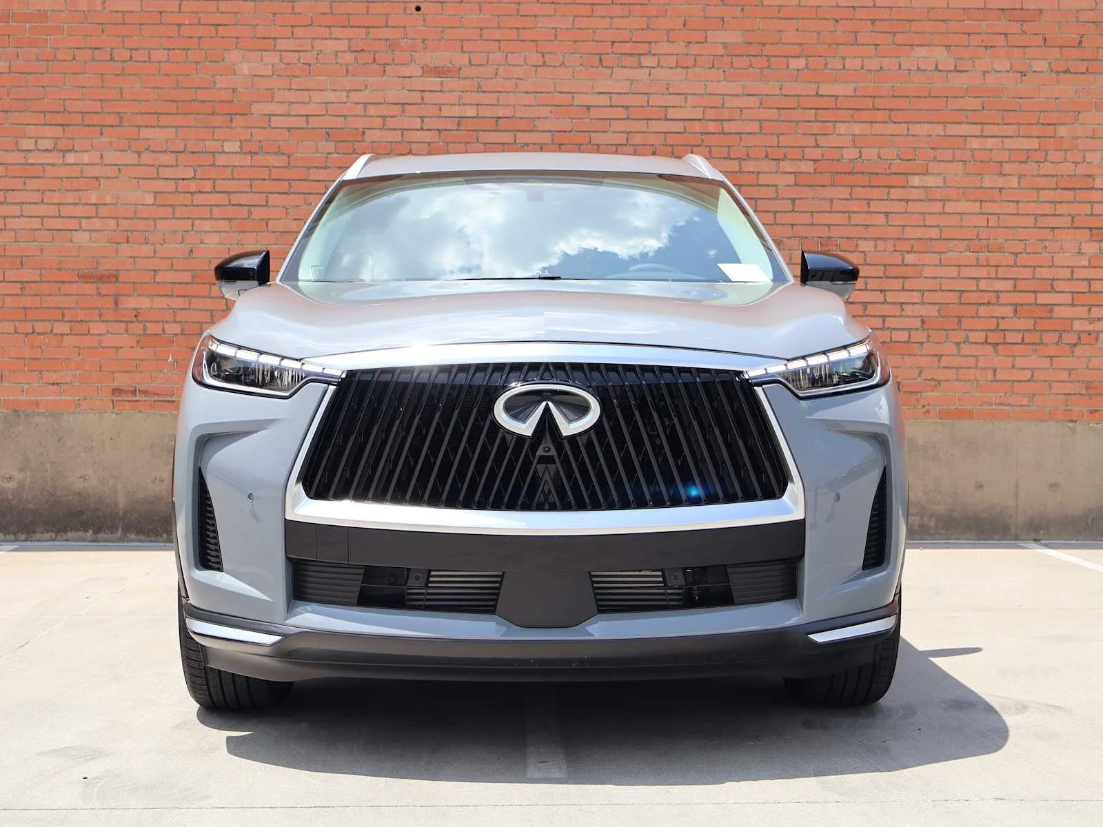 New 2027 HARBOR GRAY INFINITI Luxe FWD image 2
