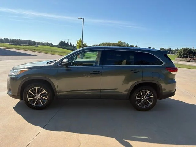 Used 2018 Jade Metallic Toyota XLE image 7