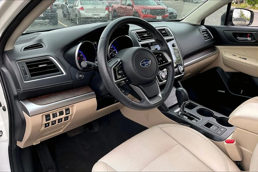 Used 2018 White Subaru 2.5i image 16