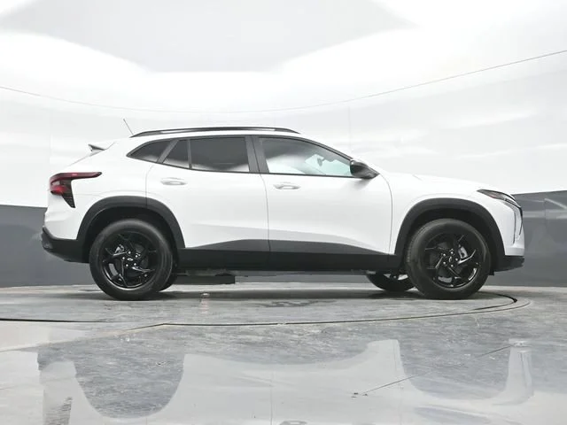 New 2026 Summit White Chevrolet LT image 24