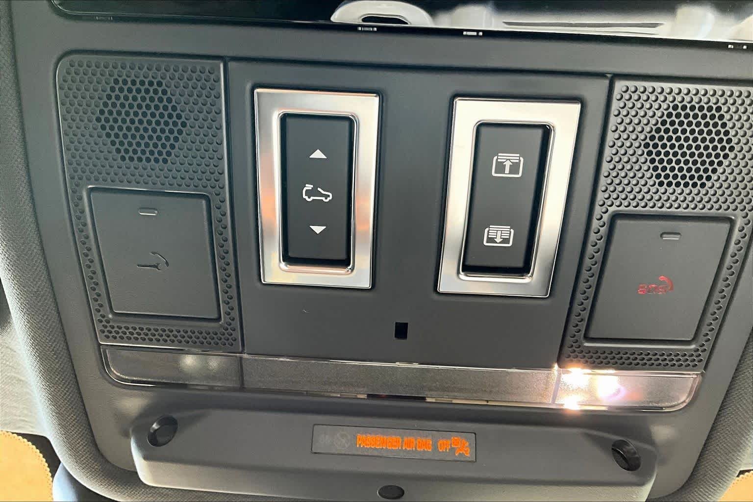 New 2026 Santorini Black Metallic Land Rover Core S image 18