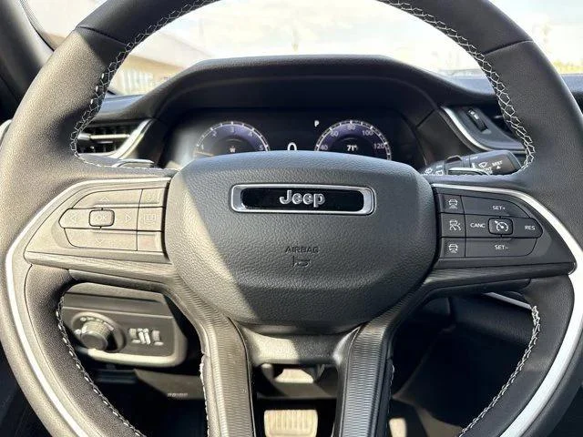New 2026 Bright White Clear-Coat Exterior Paint Jeep Laredo X image 21