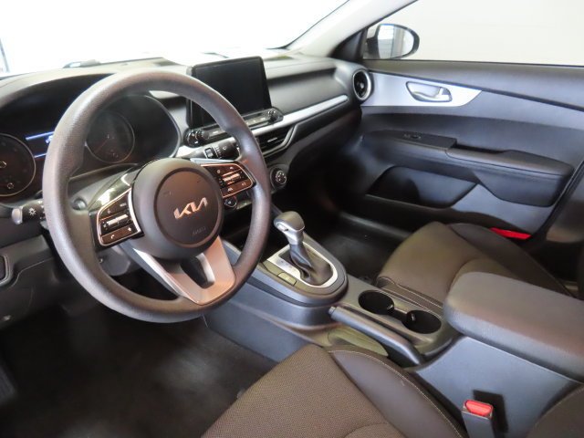 Used 2023 Snow White Pearl Kia LXS image 4