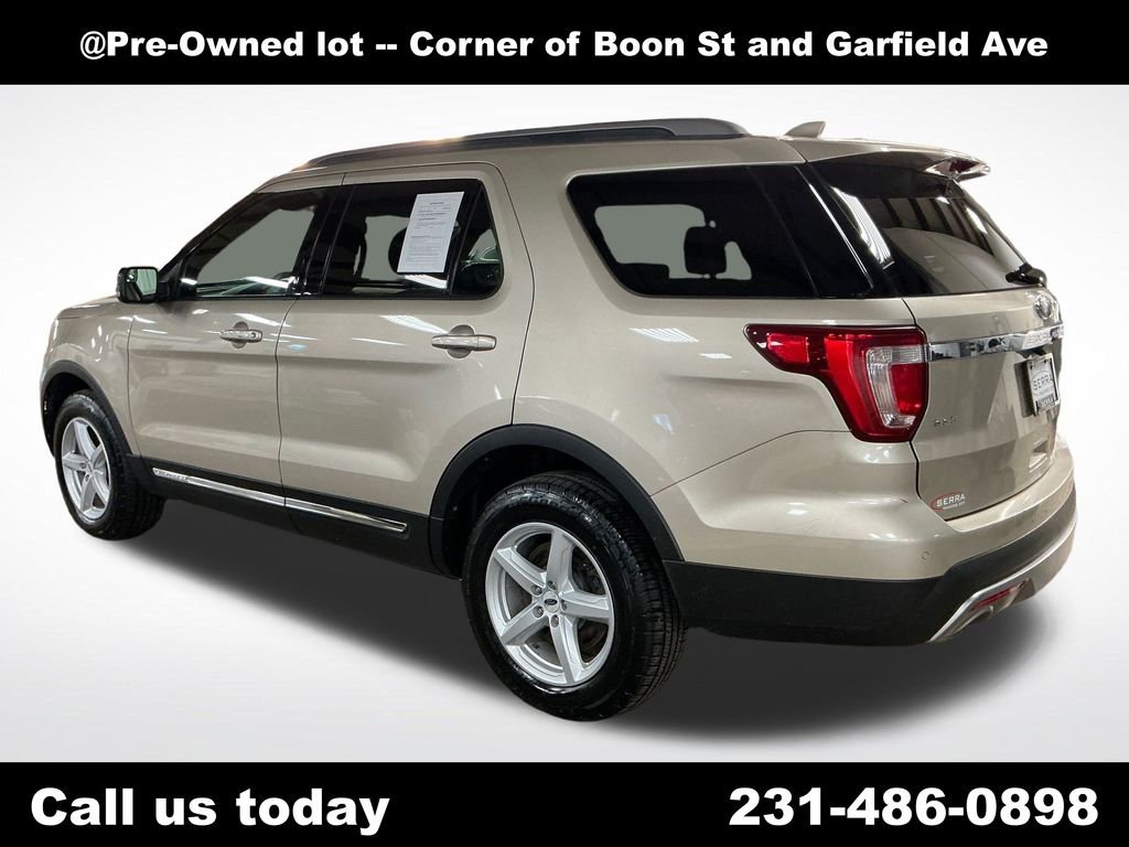Used 2017 Gold Ford XLT image 3