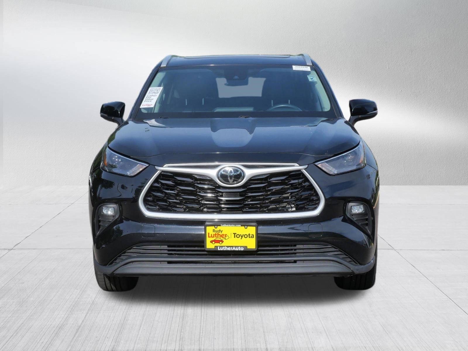 Used 2023 Toyota Highlander XLE with VIN 5TDKDRBH7PS046050 for sale in Golden Valley, Minnesota