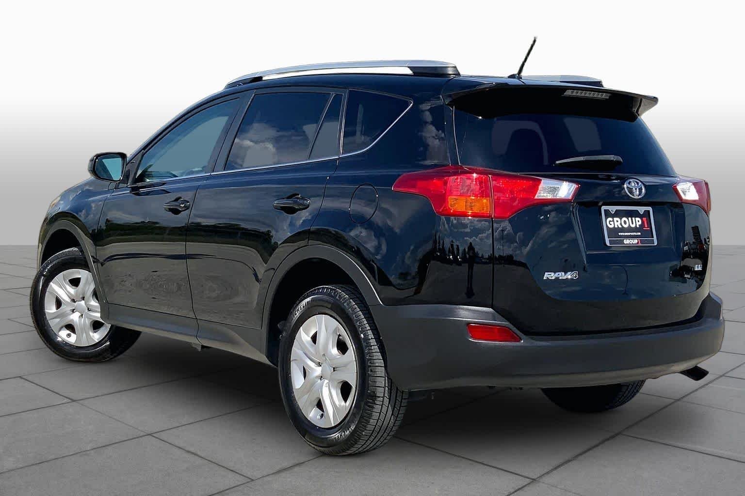 Used 2015 Black Toyota LE image 12