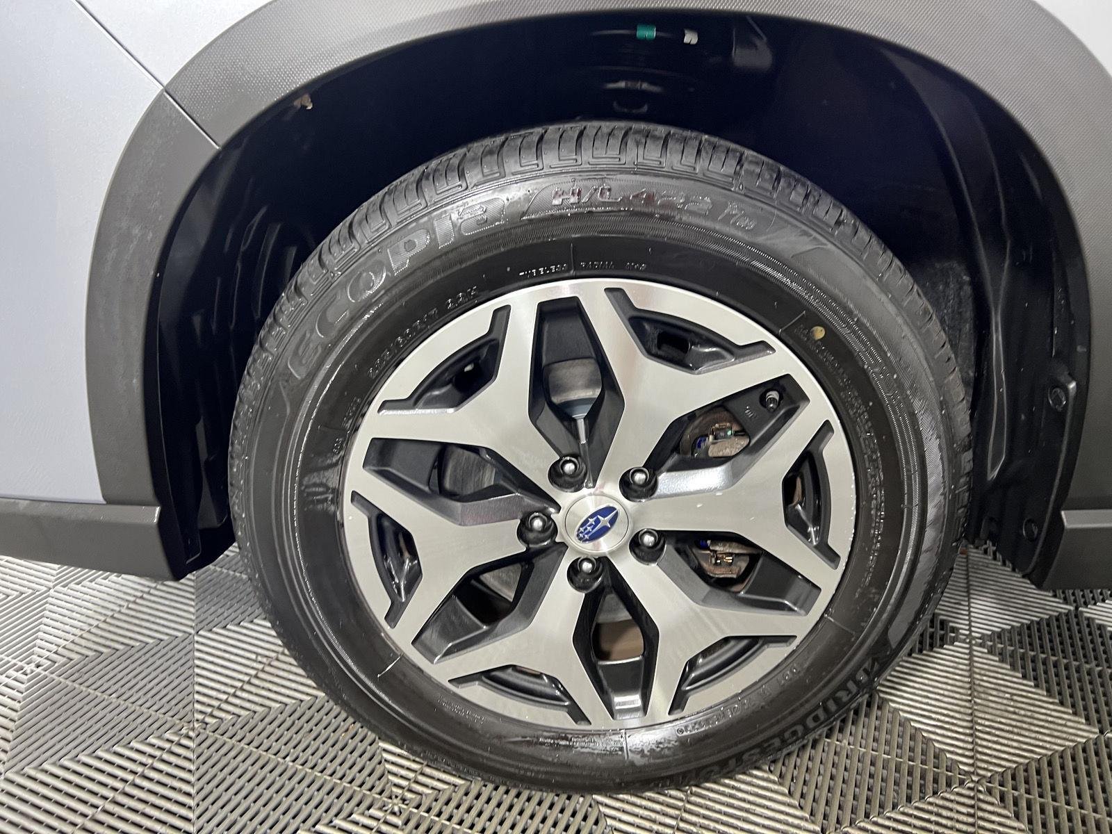 Used 2023 Ice Silver Metallic Subaru Premium image 22