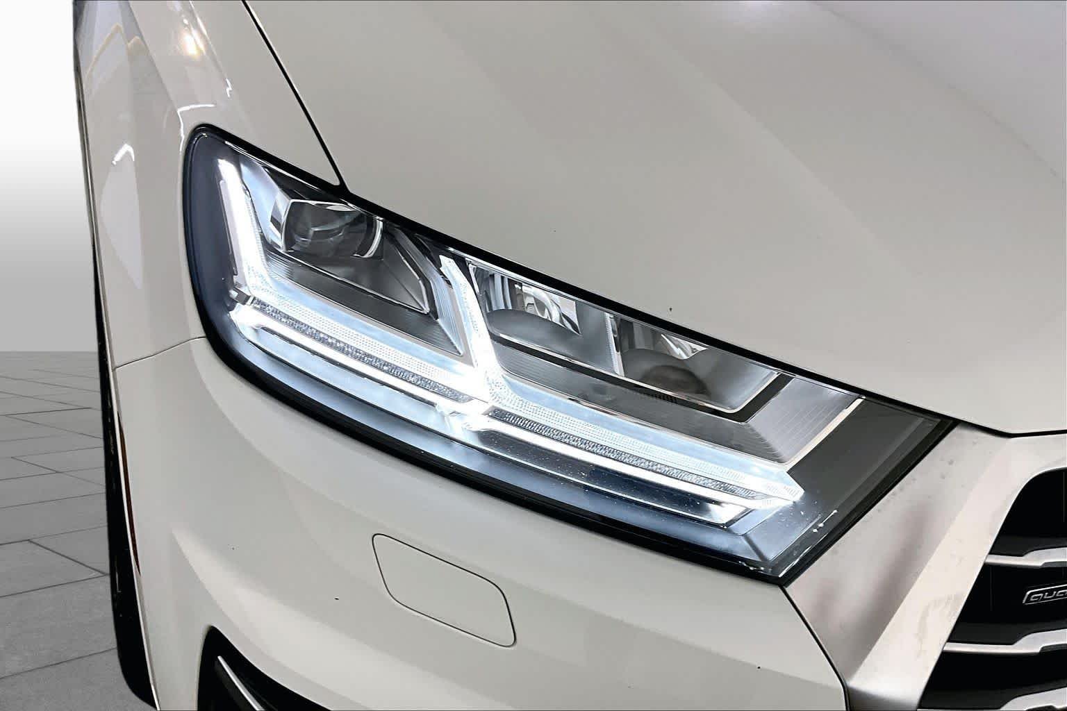 Used 2018 Carrara White Audi Premium Plus image 27