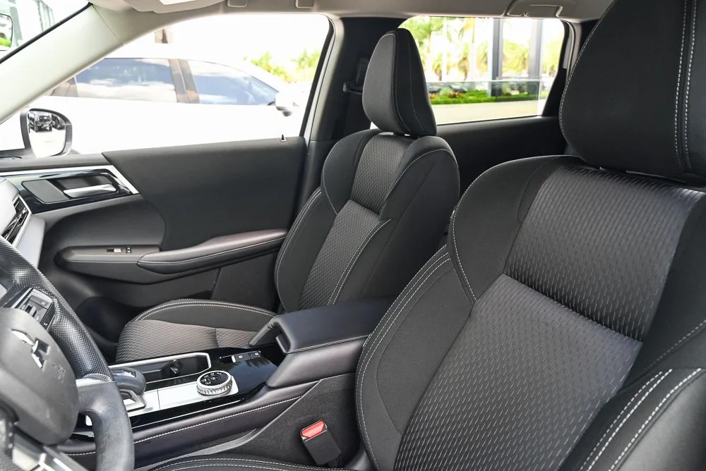 Used 2025  Mitsubishi ES image 8