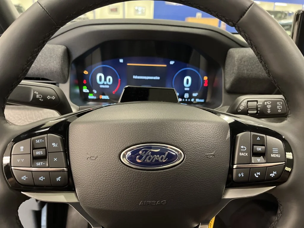 New 2026 Star White Metallic Tri-Coat Ford Platinum™ image 28