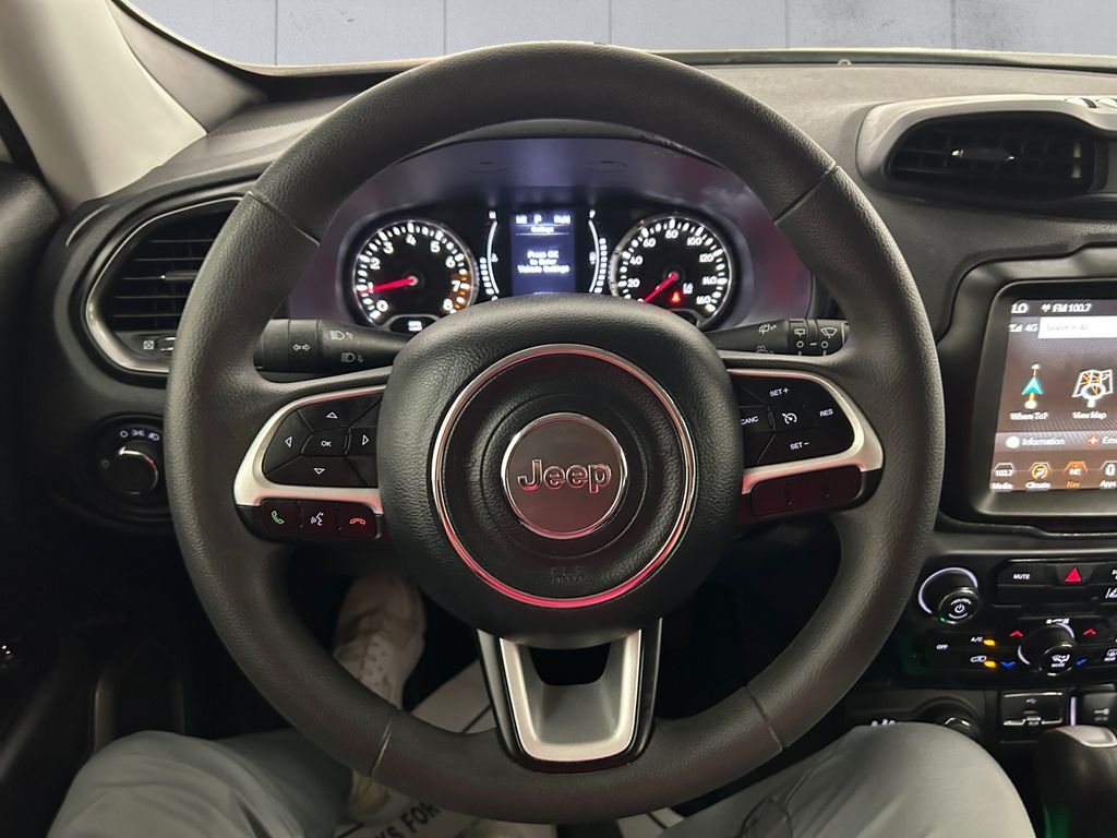 Used 2023 White Jeep Latitude image 9