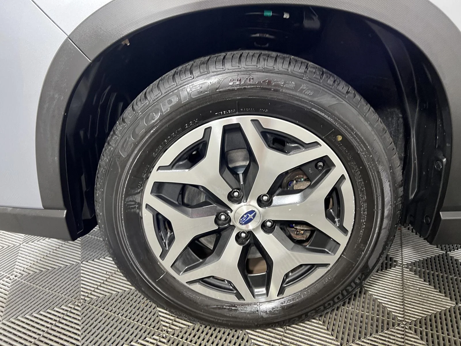 Used 2023 Ice Silver Metallic Subaru Premium image 22