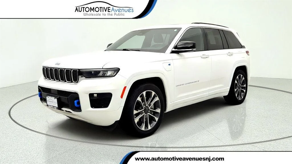 Used 2023 Bright White Clearcoat Jeep Overland 4x4 image 1
