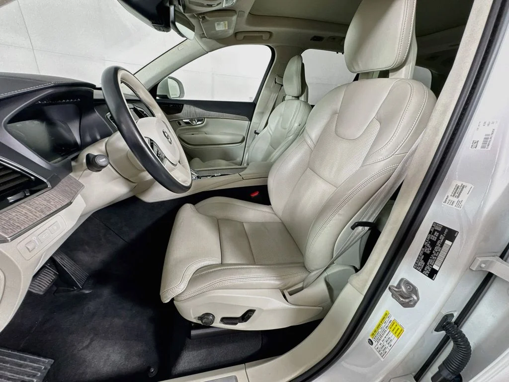 Used 2022 White Volvo T8 Inscription 6 Passenger image 26