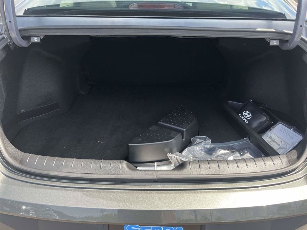 Used 2025 Gray Hyundai SEL Sport image 10