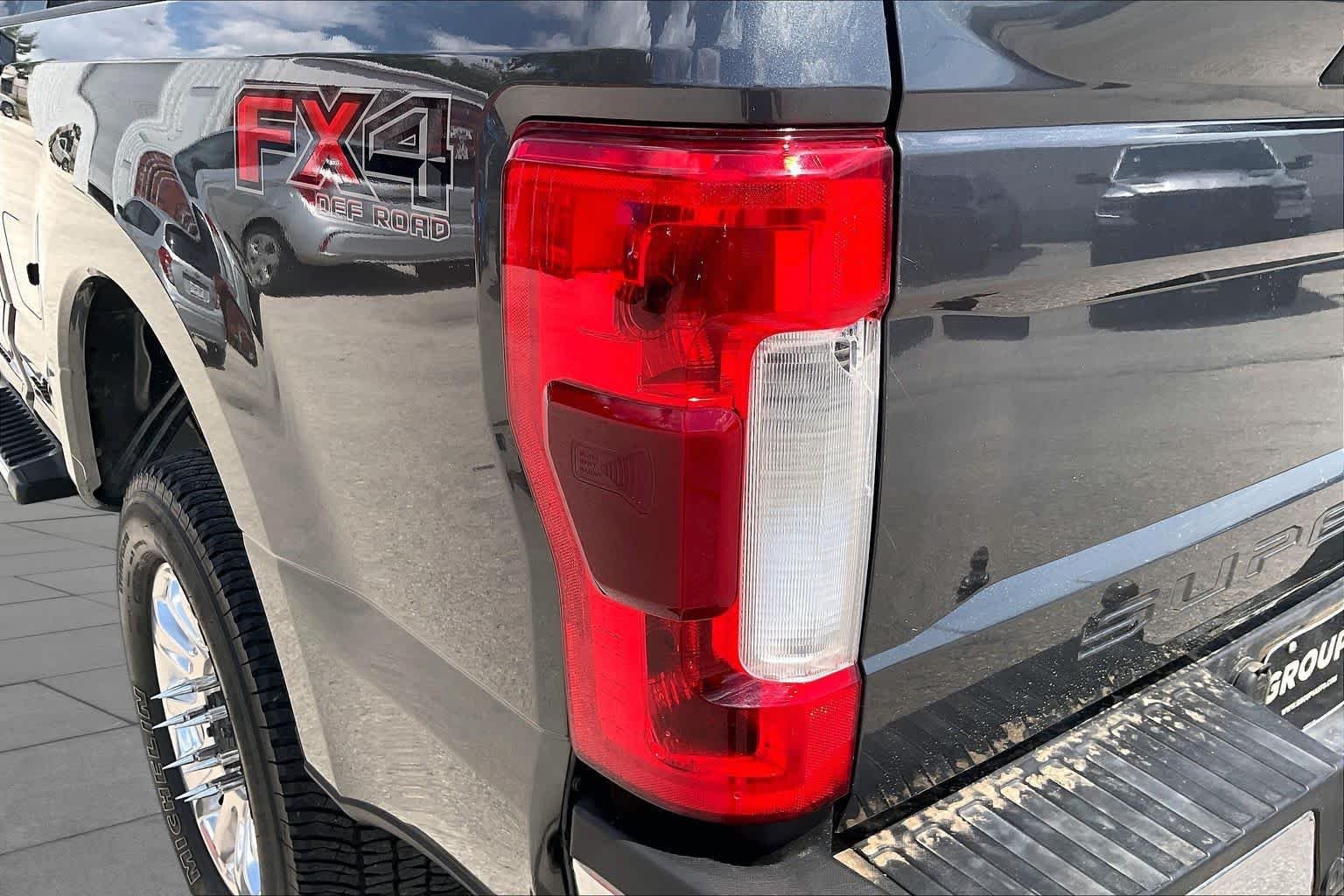 Used 2019 Magnetic Metallic Ford LARIAT image 27