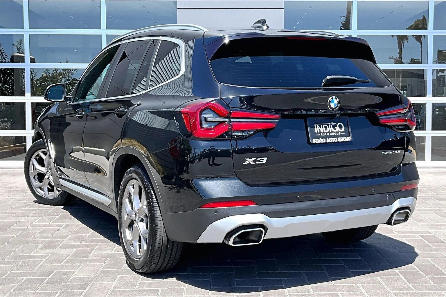 Used 2022 Black BMW sDrive30i image 12
