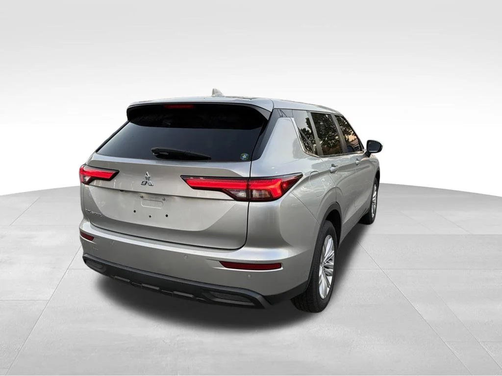 Used 2022 Silver Mitsubishi ES image 5