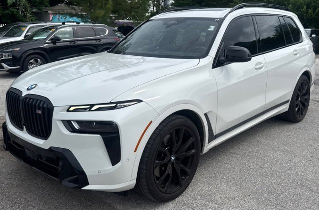 2025 BMW X7 M60i