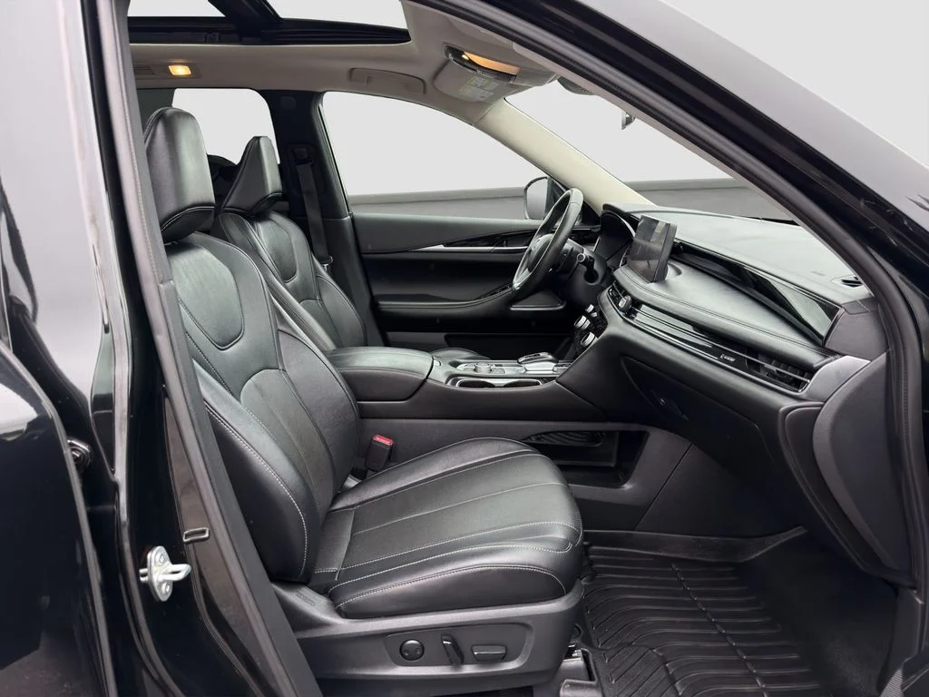 Used 2024 Black INFINITI PURE image 18