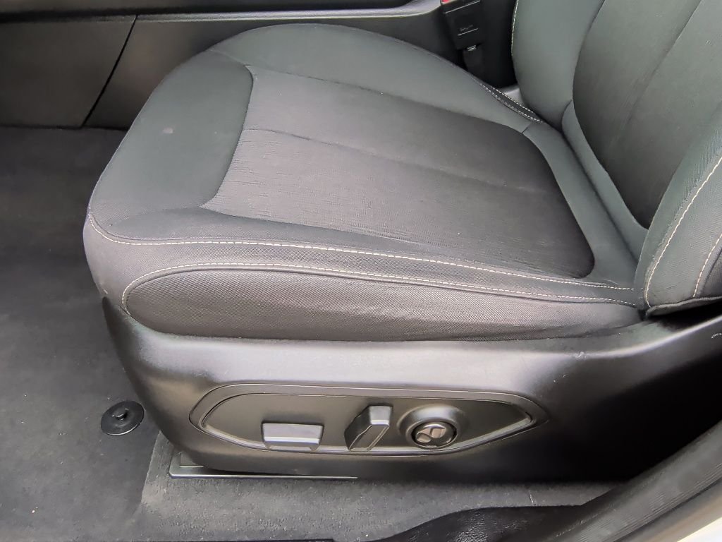 Used 2025 Silver Jeep Laredo image 13