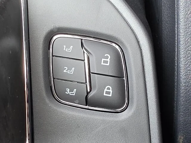New 2026 Agate Black Metallic Ford F-250® Lariat® image 42
