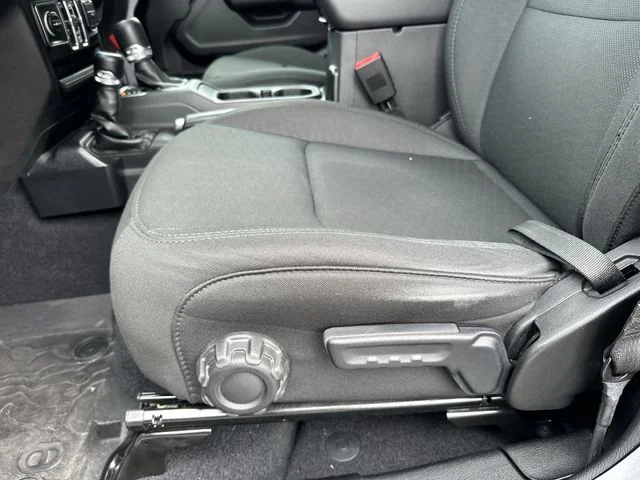 Used 2020 Silver Jeep Unlimited Sport S image 13