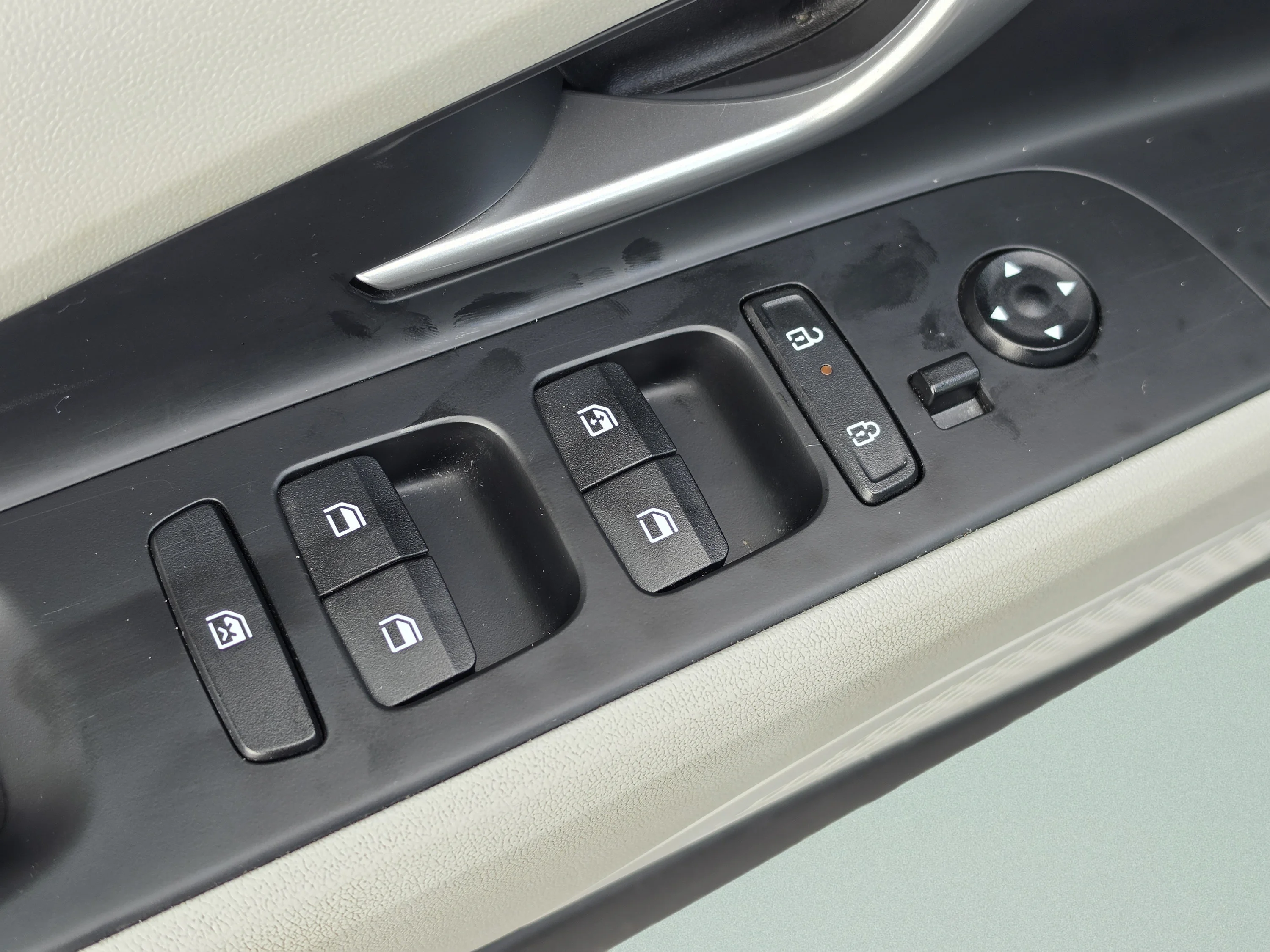 Used 2025 Fluid Metal Hyundai Limited image 20