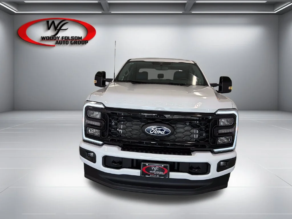 New 2027 Oxford White Ford F-250® Lariat® image 2