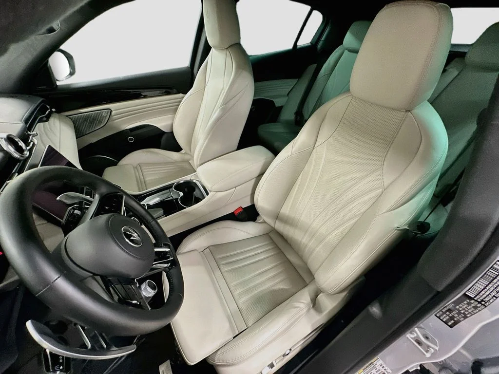 Used 2023  Maserati Modena image 5