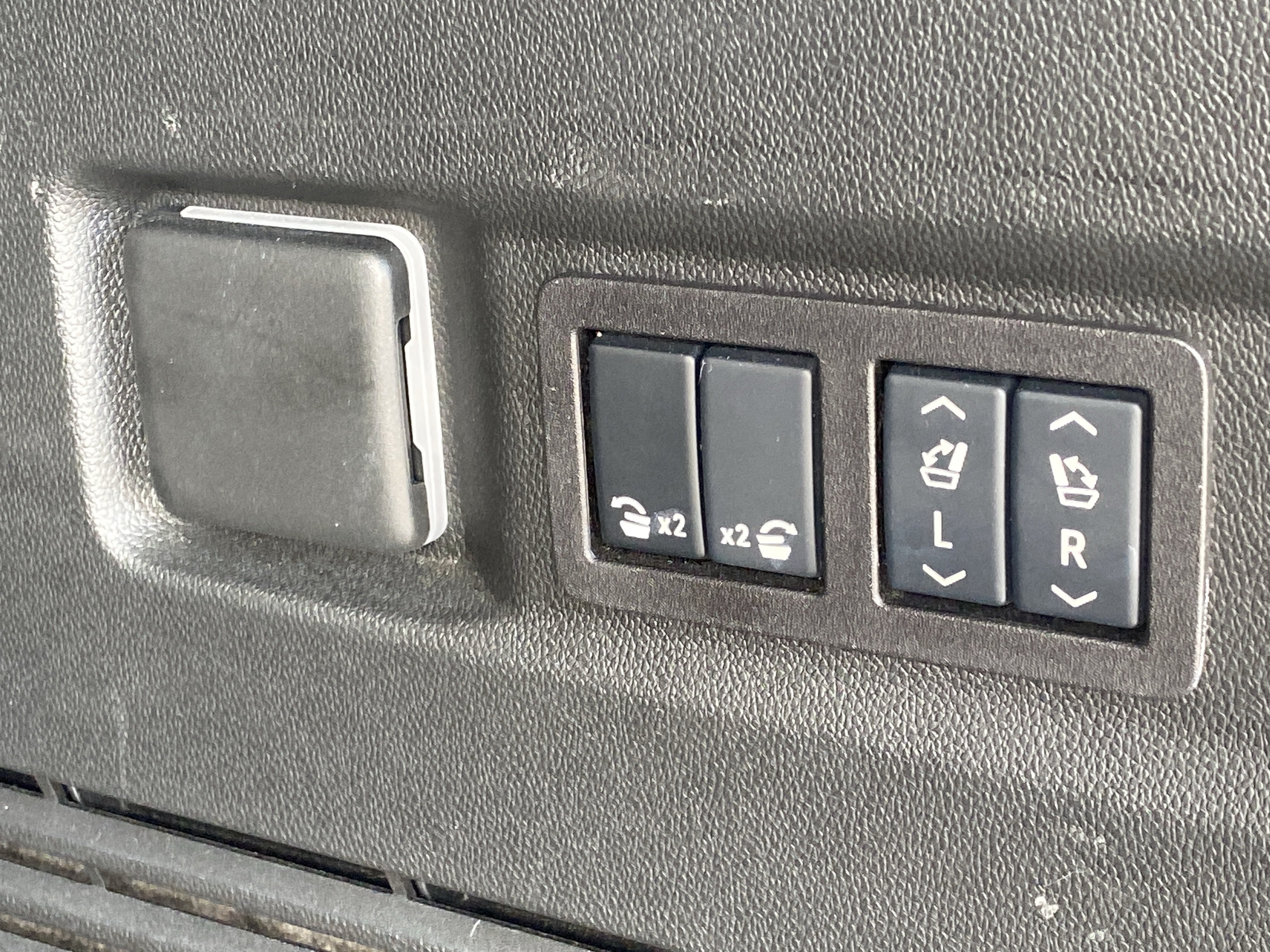 Used 2025 White Frost Tricoat GMC Denali image 8