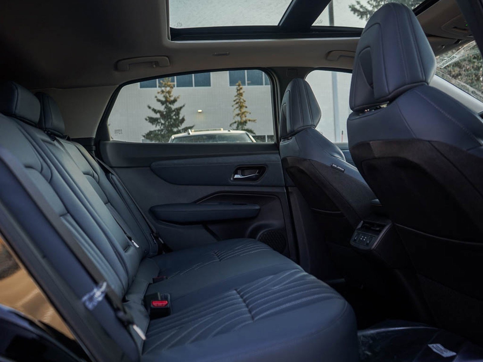 2025 Nissan ARIYA Platinum+ - Photo 13