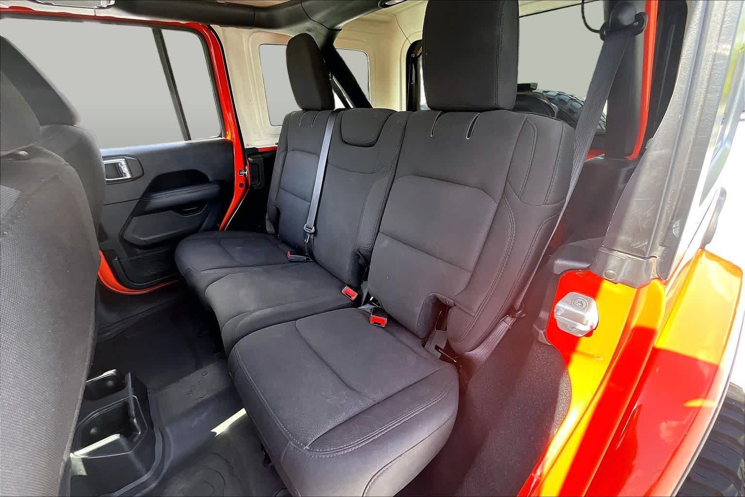 Used 2019 Punkn Metallic Clear Coat Jeep Sahara image 20