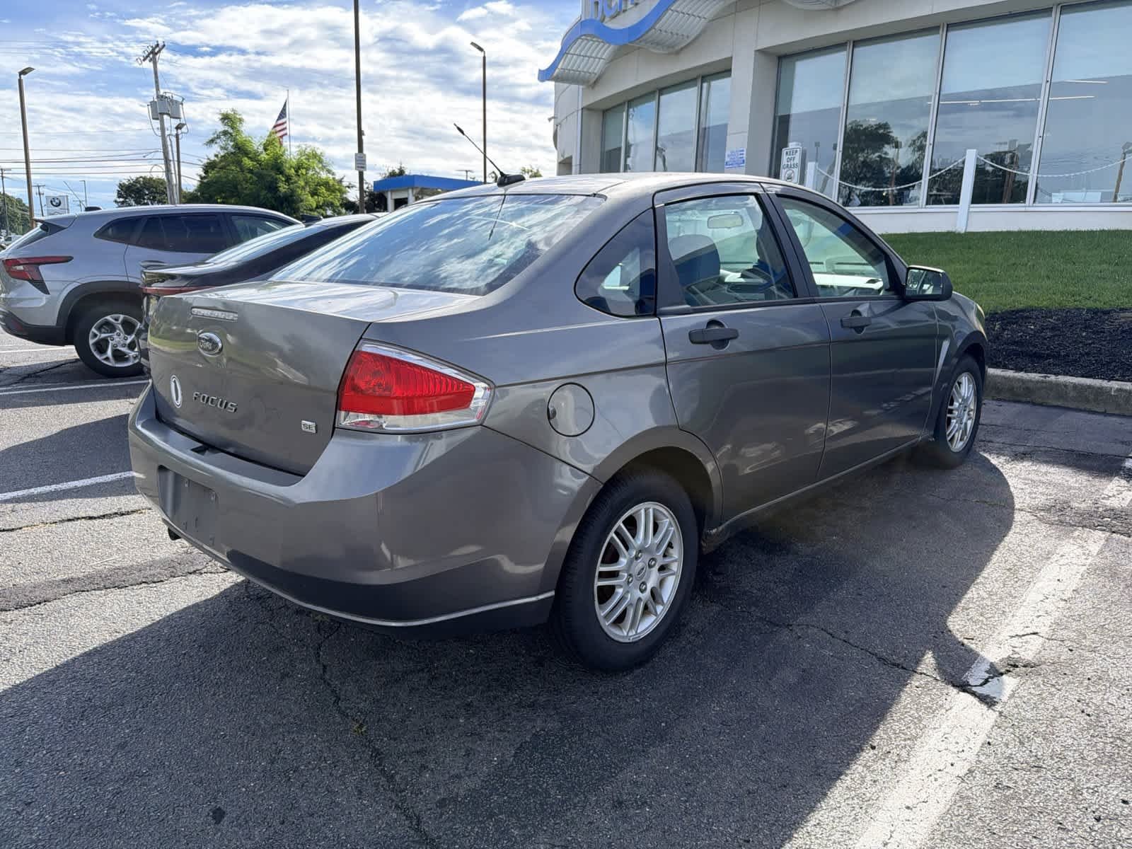 Used 2010  Ford SE image 4