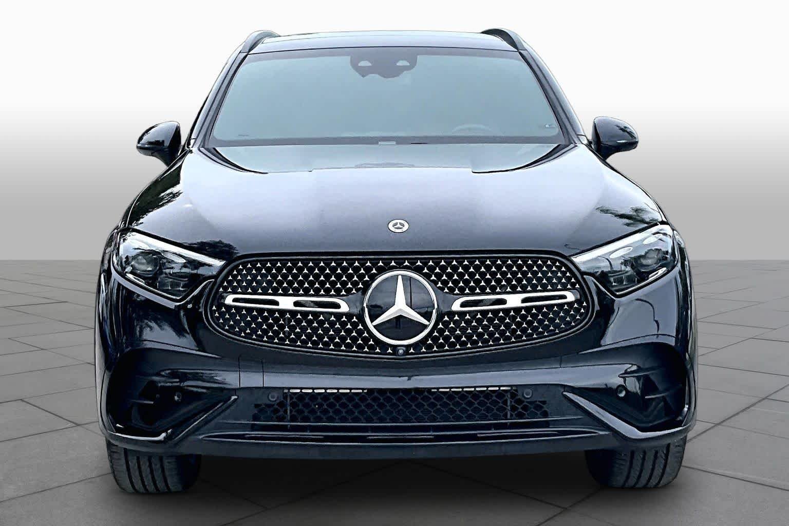 Used 2023 Obsidian Black Metallic Mercedes-Benz GLC 300 image 4