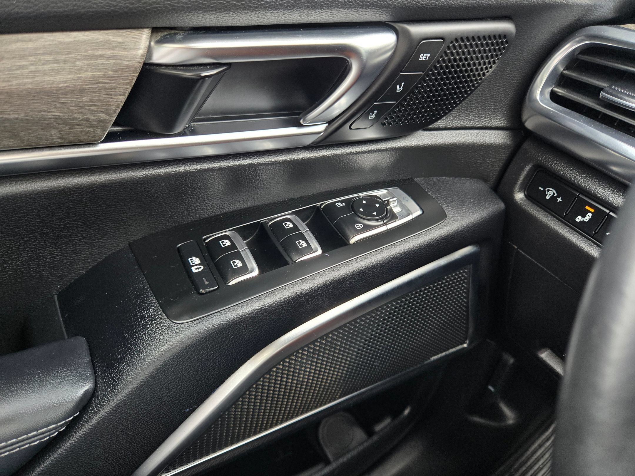 Used 2022 Ebony Black Kia SX image 21