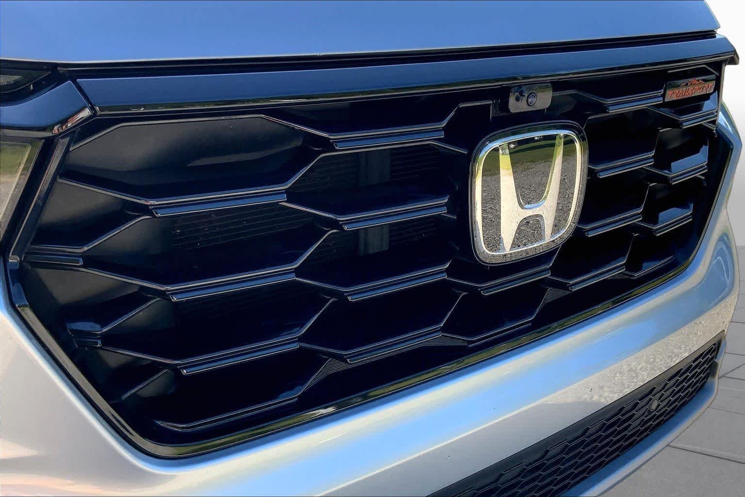 Used 2025 Lunar Silver Metallic Honda TrailSport image 32