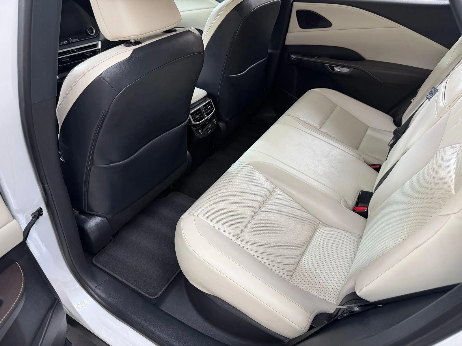 Used 2024 Eminent White Pearl Lexus RX 350 Premium image 36