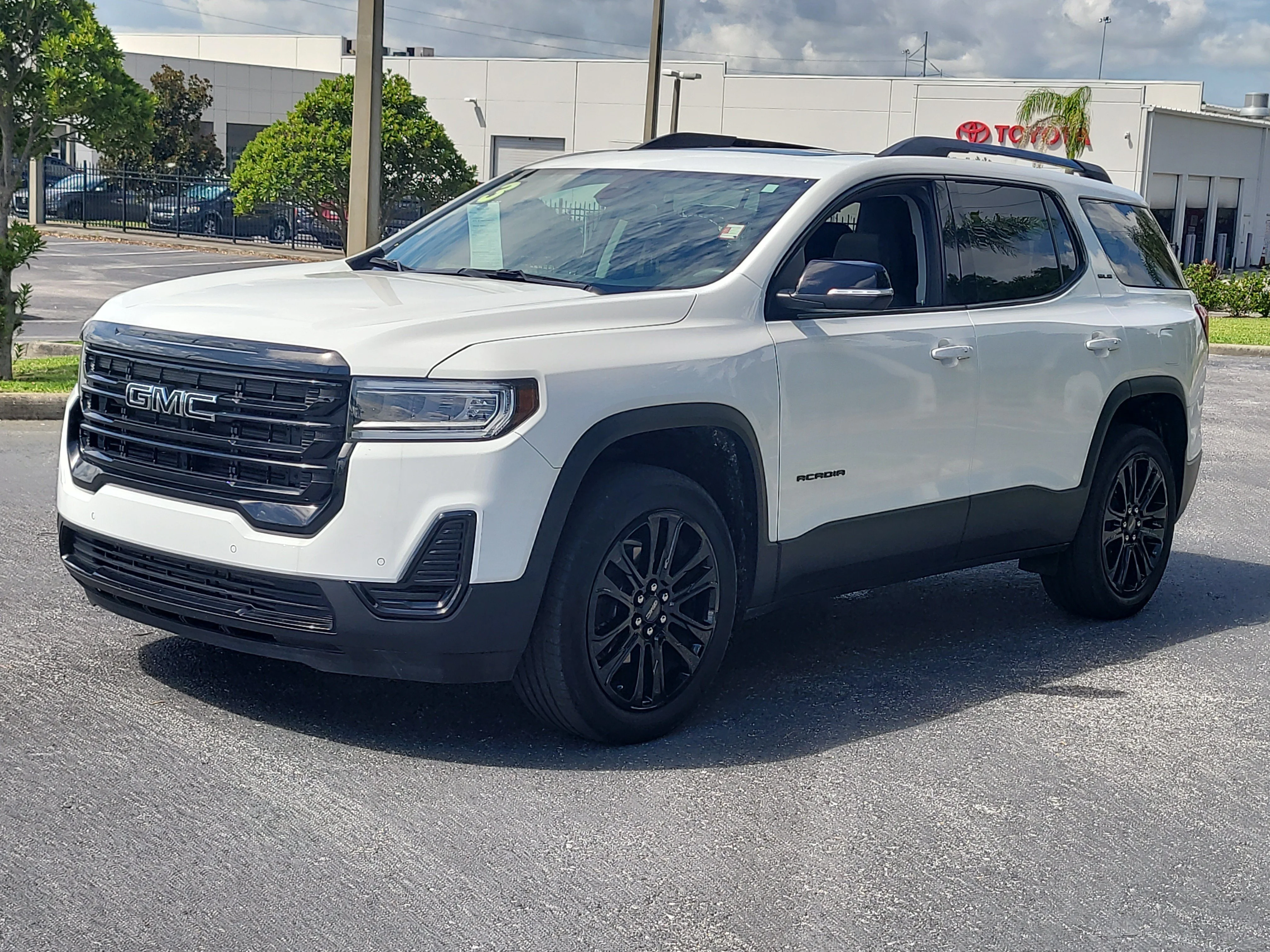 Used 2023 Summit White GMC SLE image 3