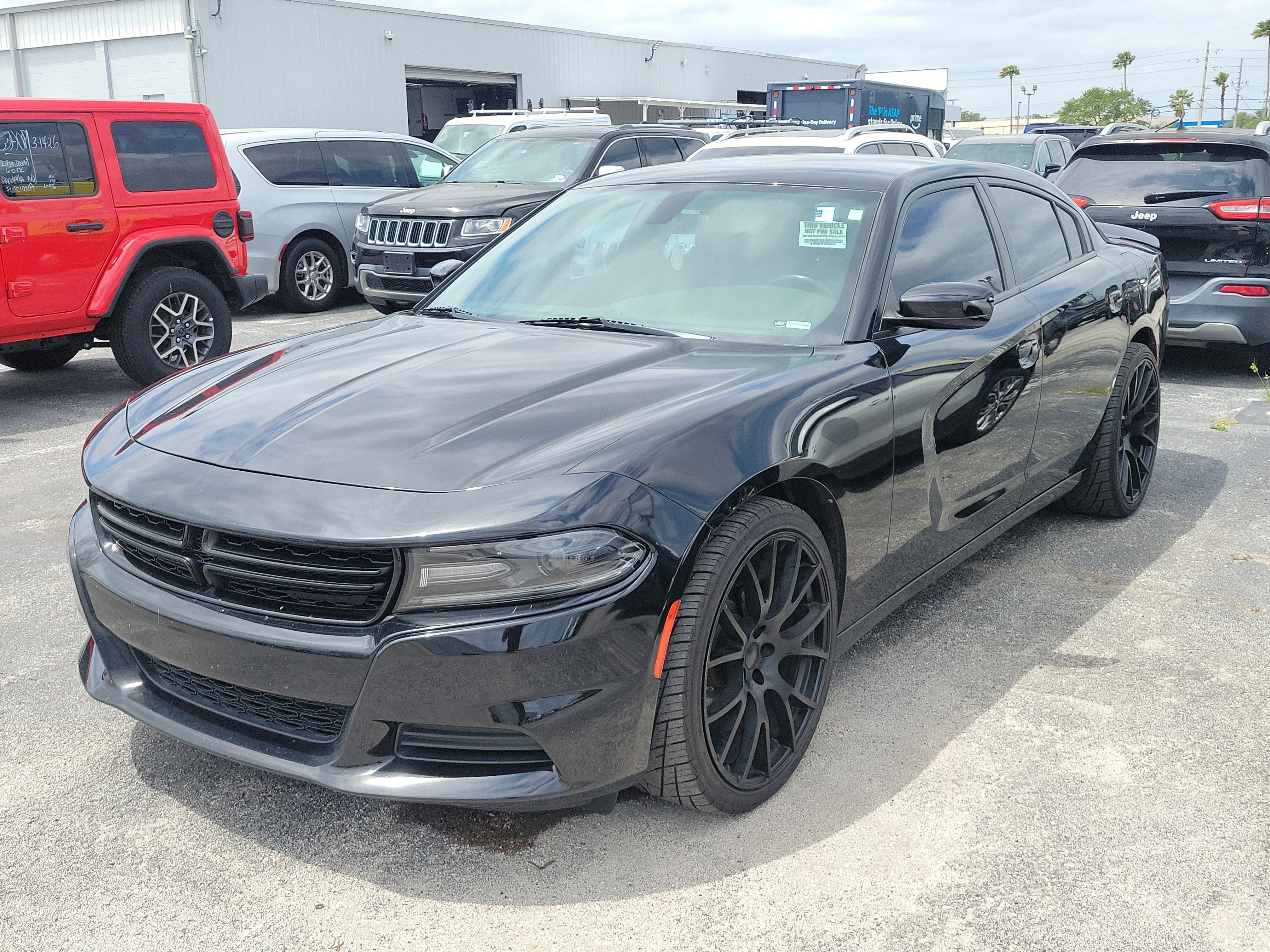Used 2020 Pitch Black Clearcoat Dodge SXT image 3