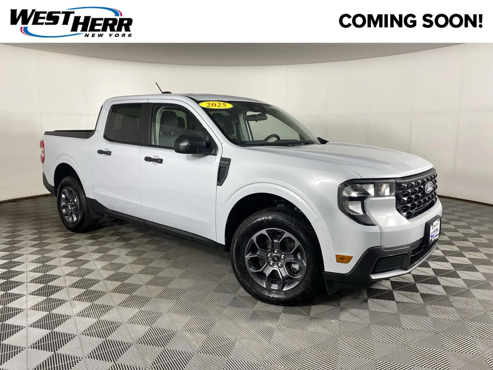 New 2025 White Metallic Ford XLT image 1