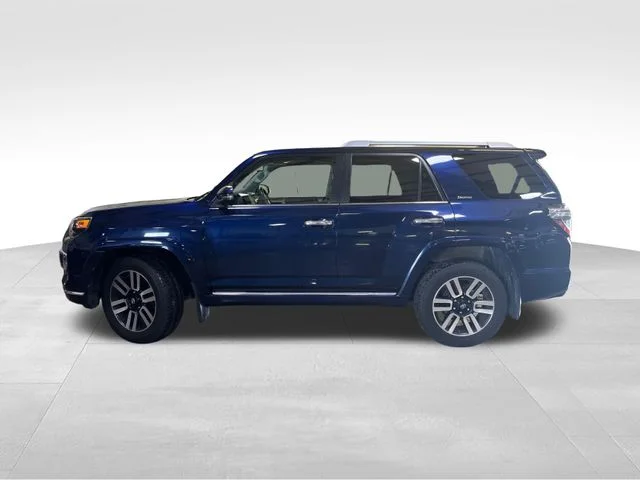 Used 2018  Toyota  image 3