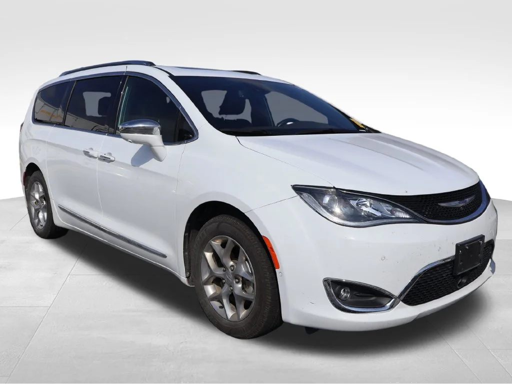 Used 2020 White Chrysler Limited image 10