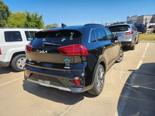 Used 2022 Black Kia Touring image 4