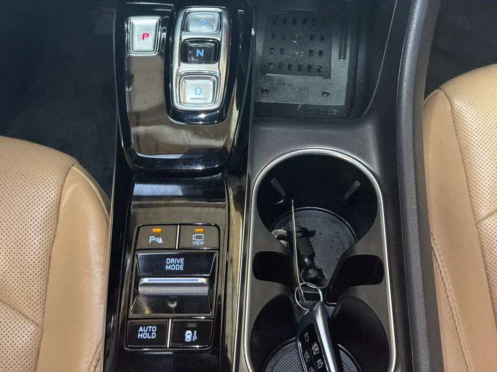 Used 2020 Quartz White Hyundai Limited image 16