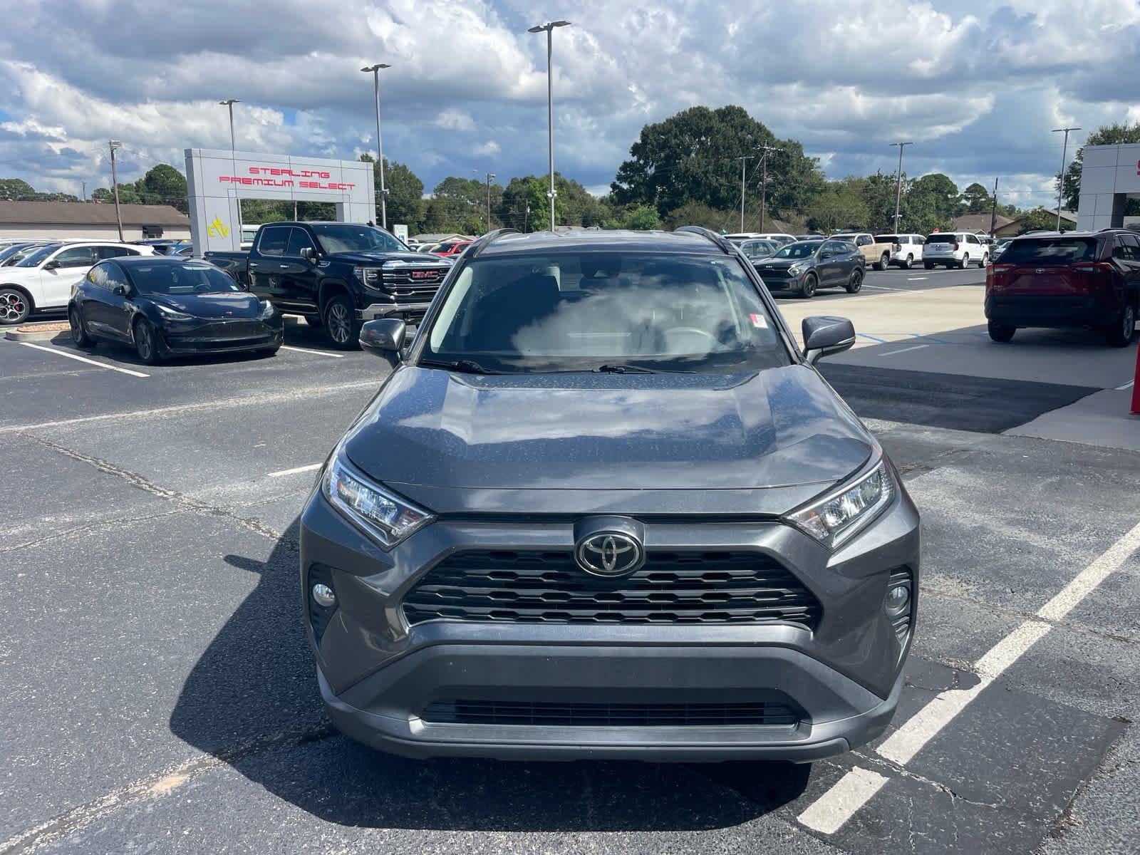 2021 Toyota RAV4 XLE photo 2