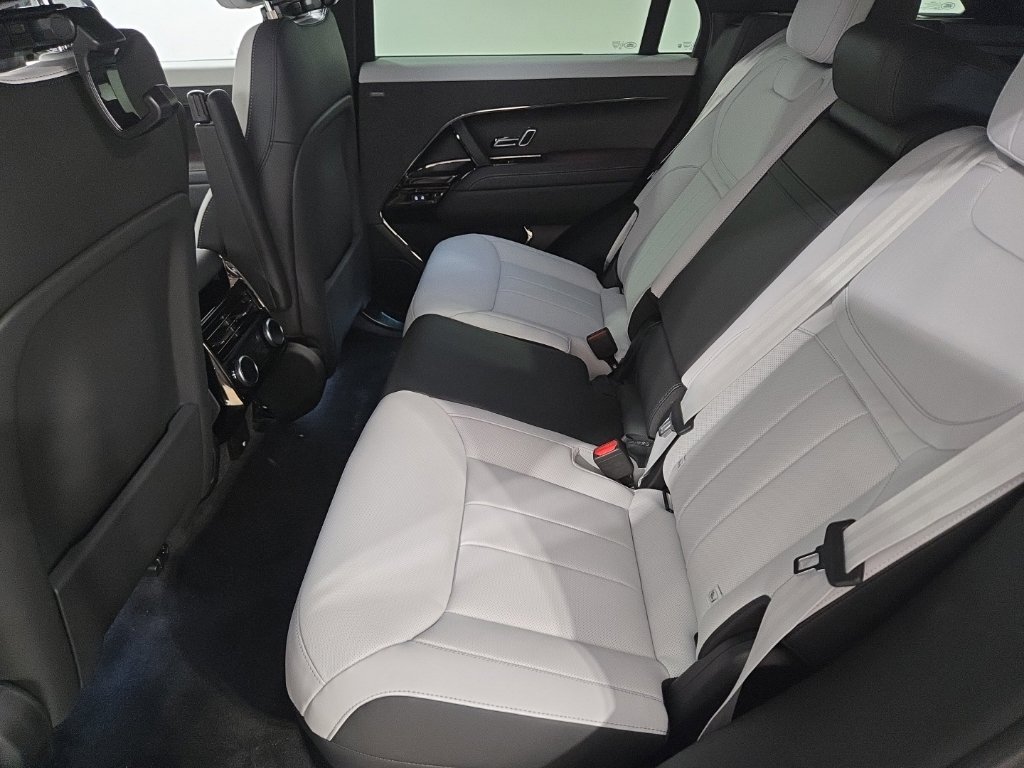 New 2027 Santorini Black Land Rover Dynamic SE image 24