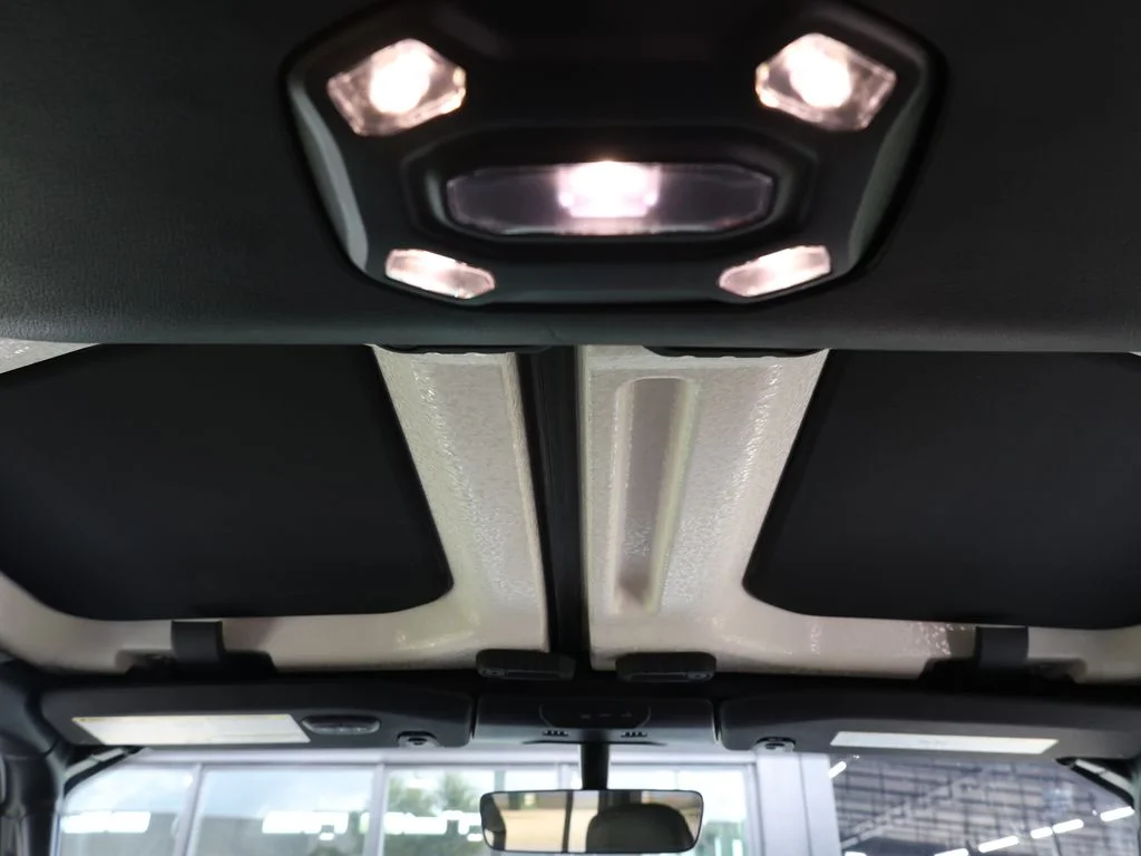 Used 2020 Silver Jeep Unlimited Rubicon image 15