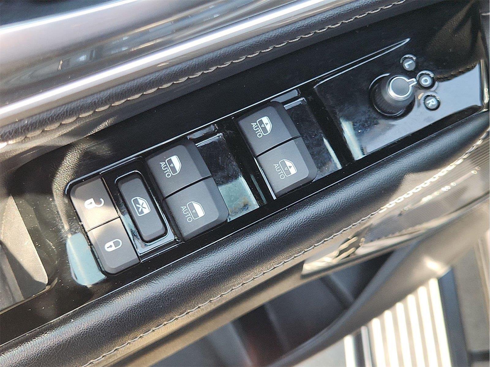2022 Jeep Wagoneer photo 24 of 36