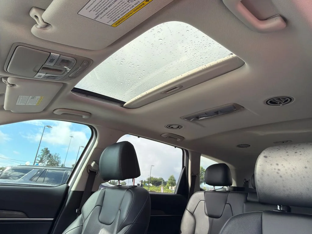 Used 2022 White Kia EX image 33
